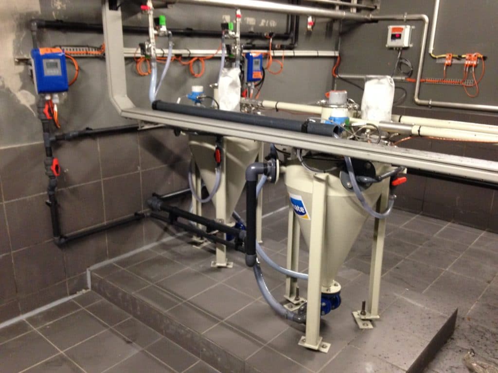 trémie de transfert de charbon actif par hydro éjecteur