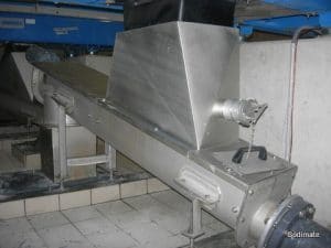 Pivoting conveyor